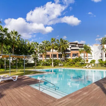 Apartment In Palm Garden Estepona With Parking And Pool アパート エステポナ