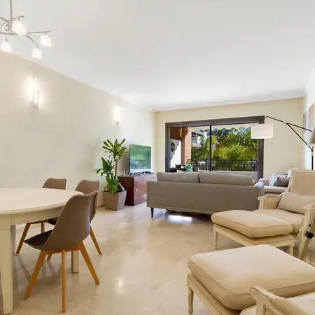 Apartment In Palm Garden Estepona With Parking And Pool アパート