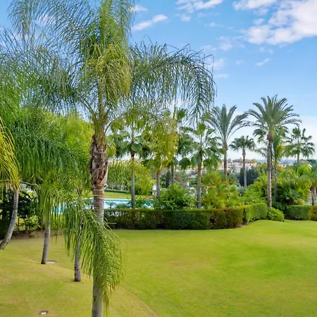 Apartment In Palm Garden Estepona With Parking And Pool アパート エステポナ